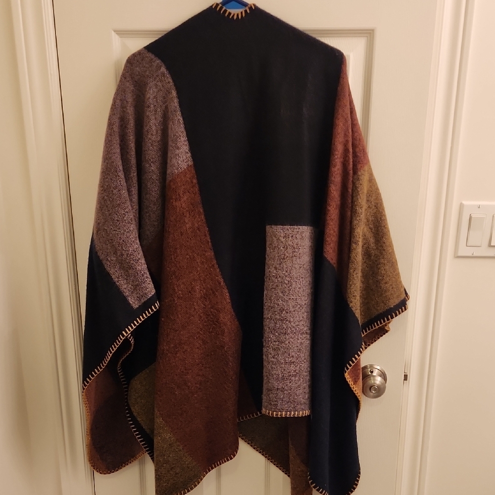 Le Chateau Colorblock Poncho in Earth Tones ONE SIZE - Picture 3 of 3